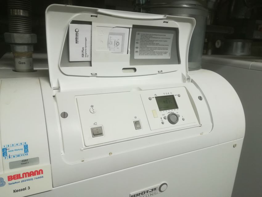 Über die im Kessel integrierten ISR-Systemregler wird...