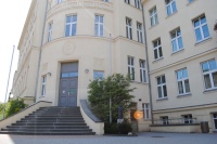 Das Theodor-Fontane-Gymnasium im brandenburgischen Strausberg ist in einem klassizistischen Gebäude untergebracht.