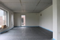 In der 250 m² großen Betriebsleiterwohnung wurde tempusROLL Trittschalldämmung aus EPS 040 DES verlegt. Im Erdgeschoss des Gebäudes kam zudem eine Zusatzdämmung von 40 mm zum Einsatz, um den Anforderungen der EnEV gerecht zu werden.