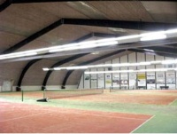 Drei Tennisplätze umfasst die Halle des Tennisvereins Lohne e.V., insgesamt 2.000 m², deren Beheizung jährlich 17.000 Euro verschlang. 