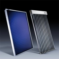 „OKP“ Röhrenkollektor und „OKF“ Flachkollektor: effiziente Solarsysteme mit ausgezeichnetem Design. Foto: Oventrop<br />