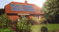Sonnenwärme zu nutzen ist einer der sinnvollsten Wege, das Eigenheim fit für eine klimafreundliche Zukunft zu machen. Mit dem Paradigma Sonnen-Upgrade können sich Ein- und Zweifamilienhausbesitzer individuell ein ideales Klimapaket schnüren. <br />Bild: Paradigma<br />