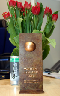 Der Marketing Challenge Pokal 2008 steht nun bei Niedermayer im Firmensitz der MHG HEIZTECHNIK GmbH in Buchholz in der Nordheide.