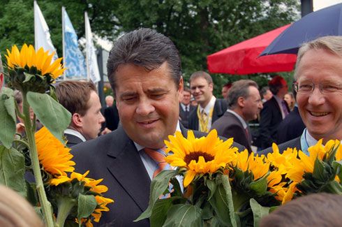 Bundesumweltminister Gabriel mit dem bayrischen Umweltminister...