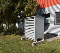 Ratiotherm, der renommierte Wärme- und Speichertechnologiespezialist, präsentiert seine neue Außenverkleidung für die LuftWasser-Wärmepumpe WP Max-Air. Dank der neuen, optisch ansprechenden Komponente lässt sich das Außenteil der SplitWärmepumpe ästhetisch in Gärten, Terrassen oder Innenhöfe integrieren.