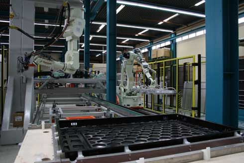Die neue vollautomatische Solarproduktion bei Roth....
