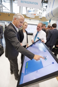 Sanhua inszenierte seine Innovationen und Standards als richtige Lifeerlebnisse. Produkte durften berührt und in die Hand genommen werden. Begleitend hierzu führten zahlreiche Tools mit 3D-Technologie die Besucher durch die Produktwelt.<br />Bilder: Sanhua