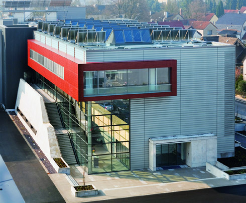 Solarwärme ist auch für Gewerbebauten und öffentliche...