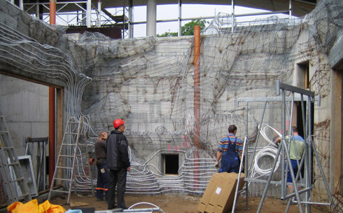 Baustelle „Borgoriwald“: Installateure verlegen insgesamt...