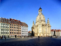 Das neue Quartier QF (im Bild links) neben der Frauenkirche: Neubau auf historischem Dresdner Terrain.