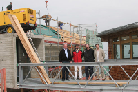 Auf Deutschlands höchster Baustelle entsteht derzeit ein architektonisch und technisch einmaliger Neubau: das „Natur-Informationszentrum Karwendel“. Fotos: Schütz