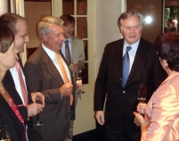 Unternehmensgründer Udo Schütz (2. v. r.) ließ es sich.......