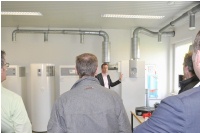 Die Fortbildungen zu Technik-Themen beinhalten in der Regel auch einen praktischen Teil mit Übungen direkt an den Geräten, wie hier im Praxisraum „Lüftung“ im STIEBEL-ELTRON-Schulungszentrum Holzminden.  Noch sind Plätze in verschiedenen Seminaren frei – Verfügbarkeit und Anmeldung unter „Fachpartner“ auf www.stiebel-eltron.de. Bild: Stiebel Eltron