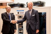 (vlnr) Toshiyuki Takagi, Executive Officer der Panasonic.......