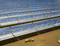 Mit einer Kollektorfläche von über 510.000 Quadratmetern - das entspricht rund 70 Fußballfeldern - ist Andasol 1 das größte Solarkraftwerk weltweit. Foto: Solar Millennium / Paul-Langrock.de 
