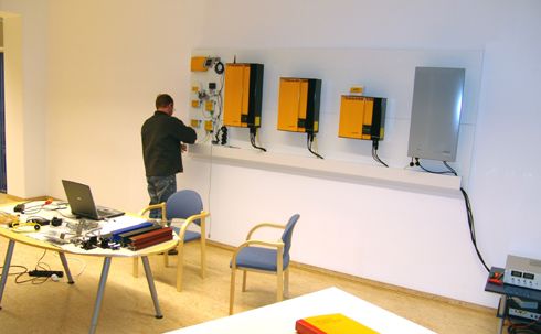 Letzte Handgriffe in Vorbereitung der Schulung