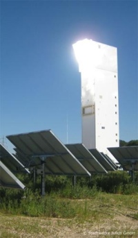 Herzstück des Solarkraftwerks ist der bei KAM gemeinsam mit dem DLR und seit 2003 auch mit dem SIJ entwickelte volumetrische Receiver, in dem die Strahlung absorbiert wird. Fotos: Stadtwerke Jülich