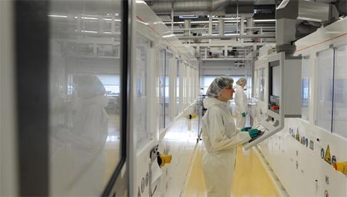 Die Solarzellenfertigung bei der SolarWorld Ag. Foto:...