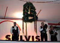 Richtfest der neuen Produktions- und Lagerhalle. 