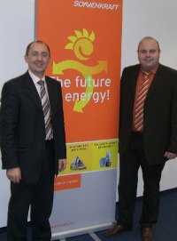 Rainer Höfer (rechts) übernimmt bei der Sonnenkraft GmbH Deutschland die Geschäftsführung, Karl-Heinz Hartmannsgruber rückt in die Position Vertriebsleiter Deutschland auf.