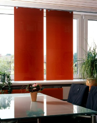 Nach Maß gefertigt und ganz nach Wunsch mit Farbe, Motiven oder Logos veredelt: Der neue Glasvorhang von Glas Sprinz.