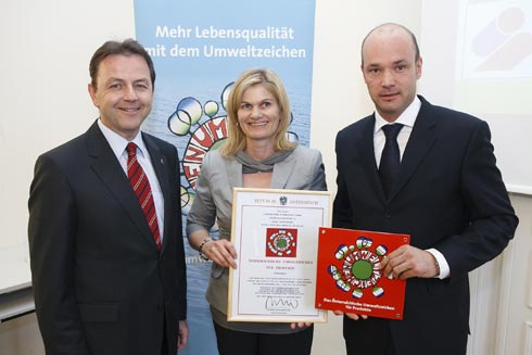 Mag. Ute Steinbacher und Mag. Roland Hebbel (re.) erhielten...