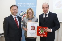 Mag. Ute Steinbacher und Mag. Roland Hebbel (re.) erhielten.......