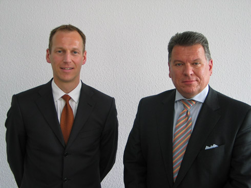 Dr. Herwig Mehrwald (links) und Tomas Schwab verstärken...