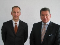 Dr. Herwig Mehrwald (links) und Tomas Schwab verstärken.......