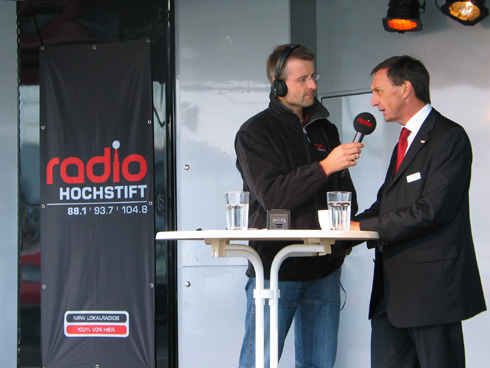 An vielen Standorten sind die örtlichen Lokalradios...