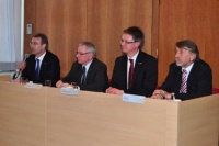 Jahrespressegespräch in Essen mit (von links) Karlheinz Reitze, Rudolf Sonnemann, Dr. Kai Schiefelbein und dem Leiter der Presseabteilung, Michael Birke. Bild: Stiebel Eltron