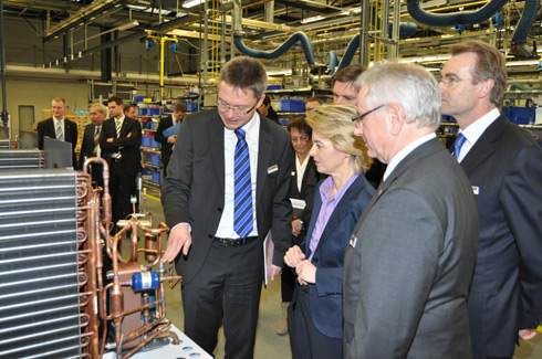 Bundesarbeitsministerin Ursula von der Leyen mit Niedersachsens...