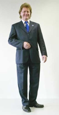 Roland Burkhardt, Vorstandsvorsitzender der Sunways AG, berichtet über den zügigen Produktionskapazitätenausbau in 2008. Foto: Sunways AG