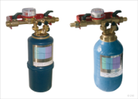 Profis setzen zur Vermeidung von Steinbildung und Korrosion im wasserführenden System bereits seit Jahren auf die bewährte SYR-Heizungswasserenthärtung (links). Auf der Frankfurter ISH präsentiert der Systemanbieter seinen Partnern mit der Heizungs-wasser-Vollentsalzung (rechts) eine zusätzliche effiziente Alternative zur Vermeidung von Schäden durch Steinbildung und Korrosion. Foto: SYR Hans Sasserath & Co. KG