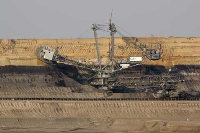 Im Rahmen des SYR-Kundenevents Ende Juli steht unter anderem die Besichtigung des zum Standort Korschenbroich nahe gelegenen Braunkohletagebaus auf dem Programm. Foto: RWE Power