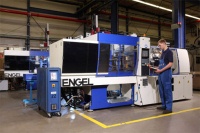 Fertigungslinie für neuartige Fittings: TECE produziert sein neues Rohr-Steckverbindersystem direkt am Emsdettener Stammsitz. Foto: TECE