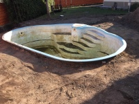 Ohne Pumpe, Filter und Pflege sieht ein Pool schnell so aus. <br />Bild: fy