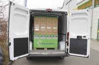 Die Lager- und Transportfreundlichkeit kommt bei SHK-Installateuren gut an: Im Europalettenformat (120 x 80 cm) beansprucht die platzsparende und mit acht gängigen ThermaSmart ENEV™-Rohrisolierungen bestückte Palettenbox nur wenig Fläche.