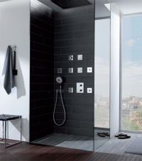Durch den modularen Aufbau<br />lassen sich die einzelnen Komponenten des Duschsystems von TOTO beliebig miteinander kombinieren. Hand- und Kopfbrausen gibt es in unterschiedlichen Abmessungen und Formen sowie mit Wand- oder<br />Deckenbefestigung.