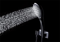 Auch die normale Duschfunktion ist bei TOTO etwas Besonderes: Mit der Aerial Shower Technologie wird dem Duschwasser Luft beigemischt. Das erhöht den Duschkomfort und senkt zugleich den Wasserverbrauch.