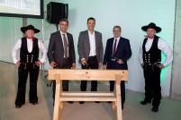 Die Vaillant Group feiert Richtfest: Symbolisch schlugen.......
