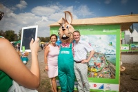 Unter dem Motto „#vaillantsmile“ sammelt Vaillant das längste Lächeln der Welt ein. Düsseldorfs Oberbürgermeister Thomas Geisel (rechts) lächelte gemeinsam mit SOS-Vorstandsmitglied Petra Horn für den guten Zweck. Bild: Judith Büthe<br />