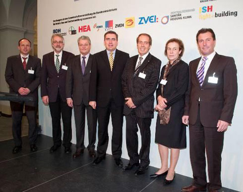 V. l. n. r.: Christoph Singrün, VDMA Fachverband Pumpen...