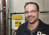 Dirk Schuh, Inhaber von „Apropos“ (Enkirch) hat nachgerechnet: Die geringen Druckverluste der Raxofix-Verbinder führen schon bei kleineren Trinkwasseranlagen zu „schlanken“ Installationen.