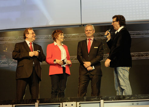 Fernseh-Journalistin Angela Elis und Moderator Christoph...