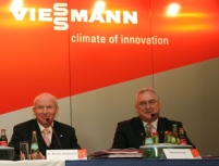 Dr. Martin Viessmann und Manfred Greis geben auf der.......