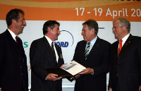 Stephan Kohler; Gerhard Weipprecht, METRO Group Asset Management GmbH & Co. KG; Michael Glos; Sepp D. Heckmann.