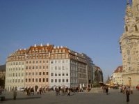 Seit 2006 werden die „Quartiere am Neumarkt“ rund um die Dresdener Frauenkirche durch eine Kältezentrale im Kellergeschoss des Kulturpalastes versorgt. Die von der DREWAG betriebene Anlage erschließt den Neumarkt über zwei Versorgungsstränge.