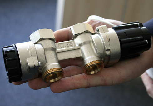 Zum Einbau der Pumpe in das Rohr wird ein Pumpenadapter...