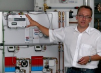 Die WILO SE bietet gleich zwei Schulungen zum Dezentralen Pumpensystem „Wilo-Geniax“ an. Für den Einstieg geeignet ist die Grundlagenschulung, für die Vertiefung des Wissens empfiehlt sich die zweitägige Intensivschulung. Beide Seminartypen werden kostenlos angeboten. Bild: WILO <br />